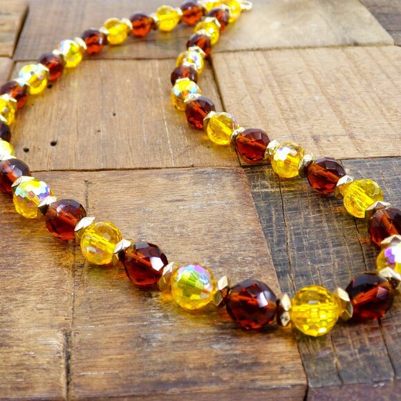 Yellow and brown all glass bead necklace and earring set mixed with gold accent - Picture 4 of 12